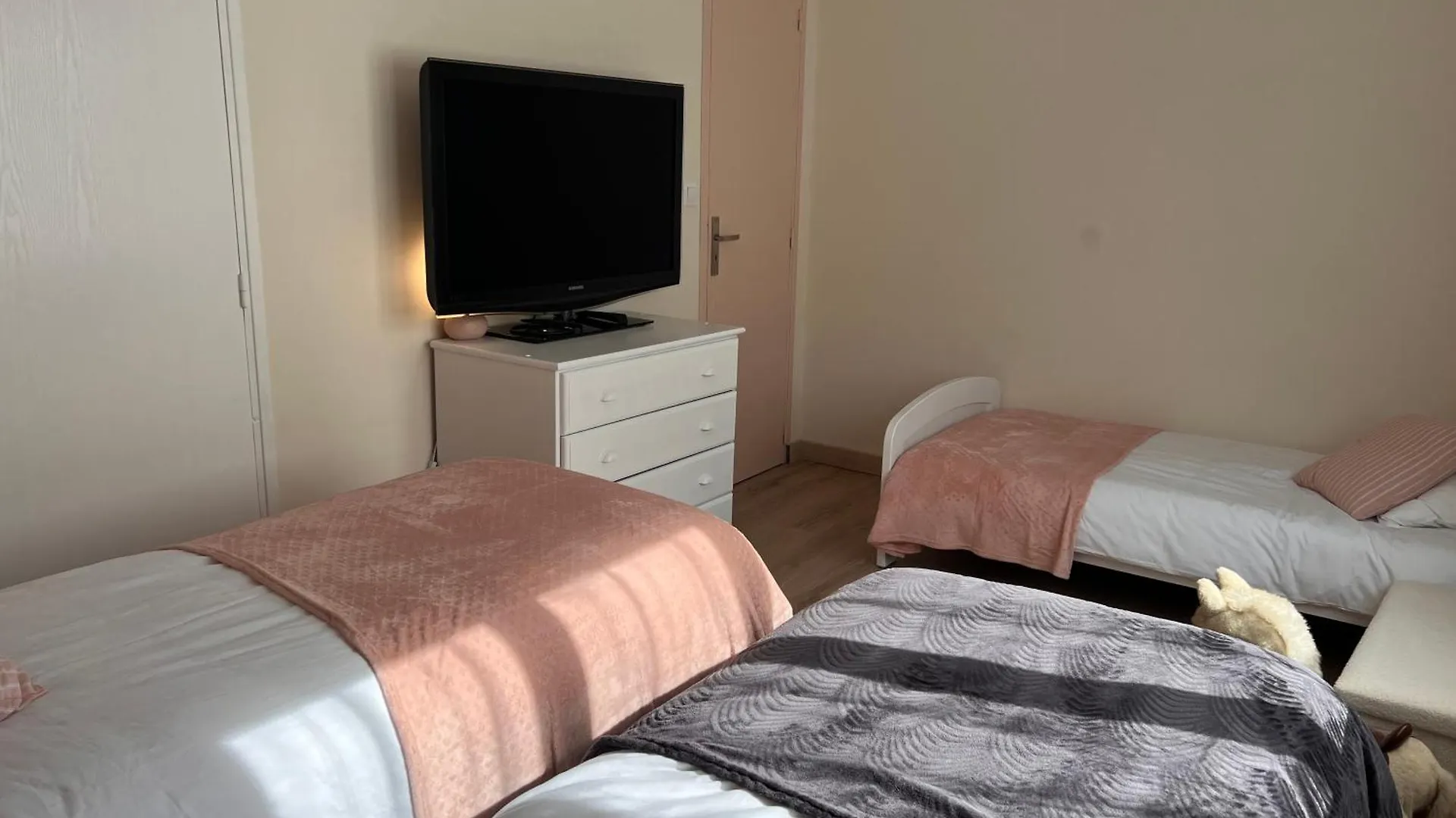 Appartement Calme Avec Jardin Dans Maison Le Poet  Apartment
