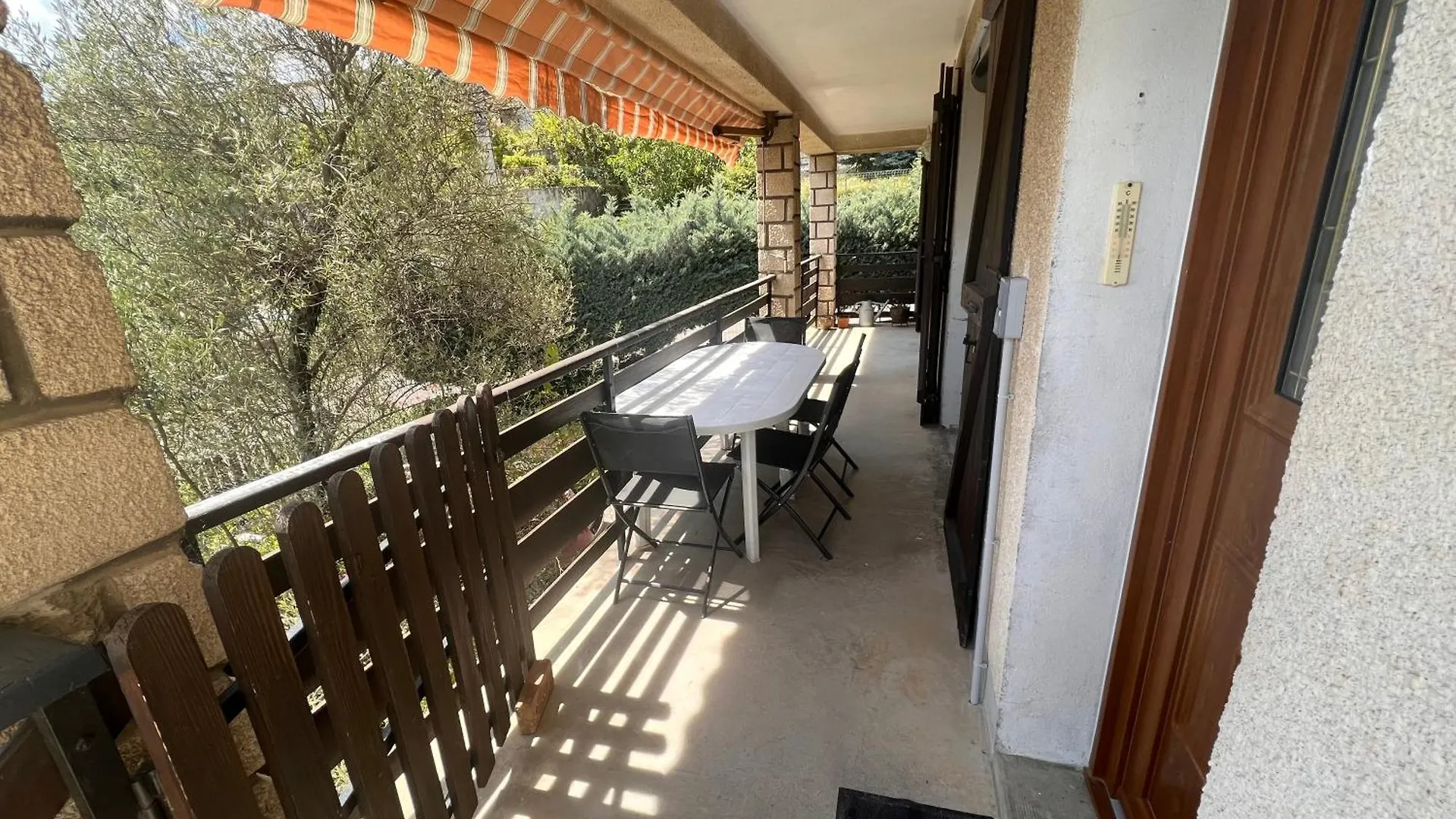 Appartement Calme Avec Jardin Dans Maison Le Poet  Le Poet (Le Poet, Hautes-Alpes)