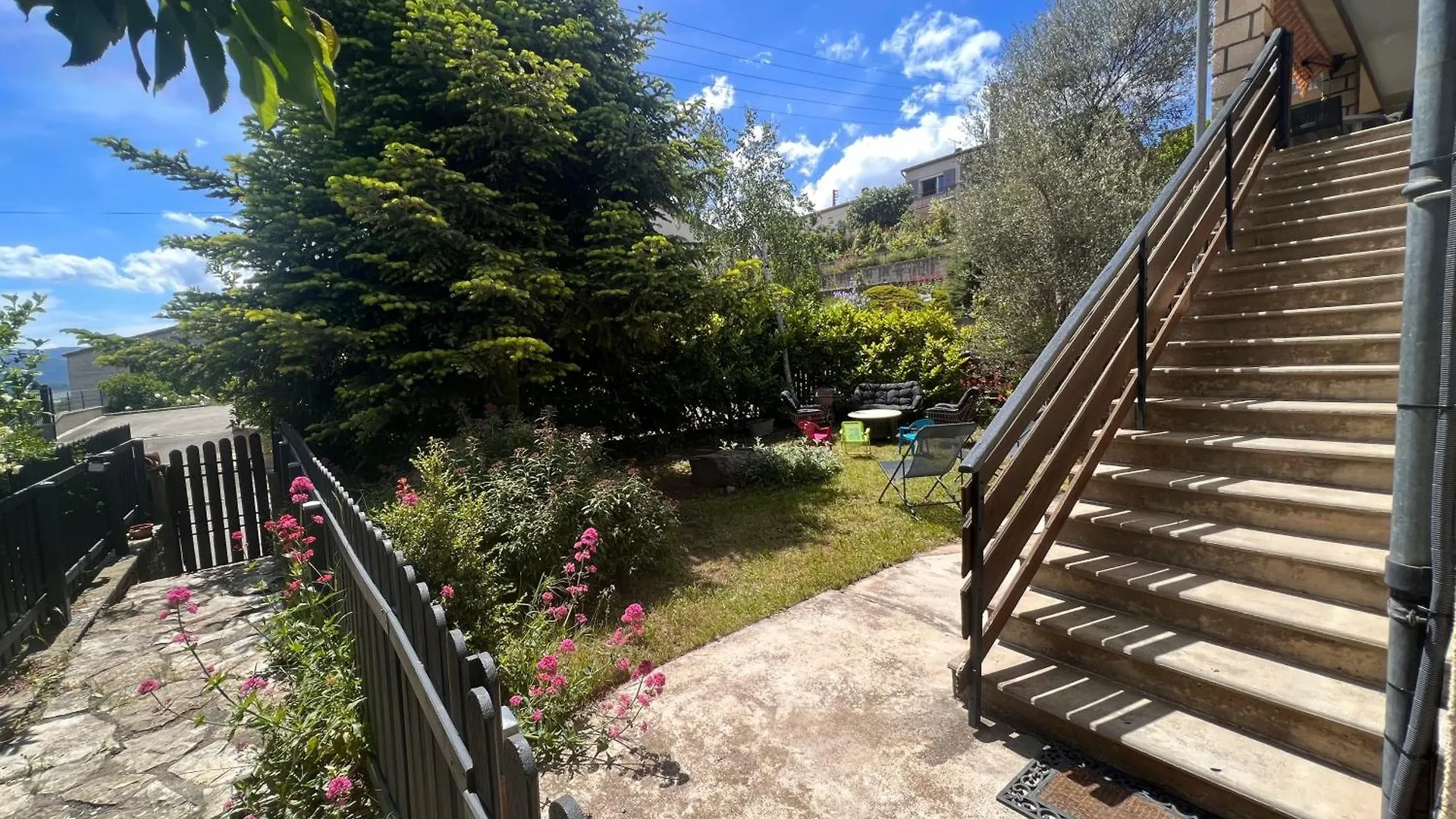 Appartement Calme Avec Jardin Dans Maison Le Poet  0*, Le Poet (Le Poet, Hautes-Alpes)