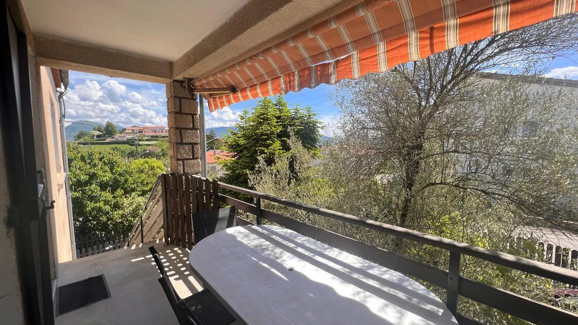 Appartement Calme Avec Jardin Dans Maison Le Poet